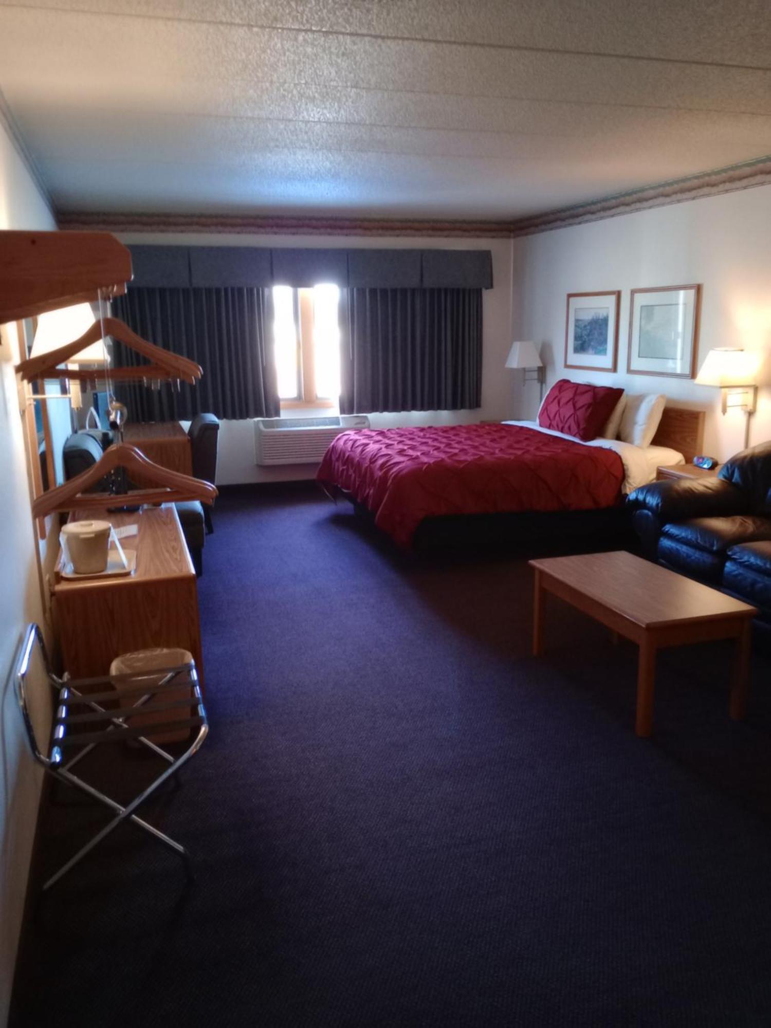 Fairbridge Inn & Suites Thorp Exterior photo