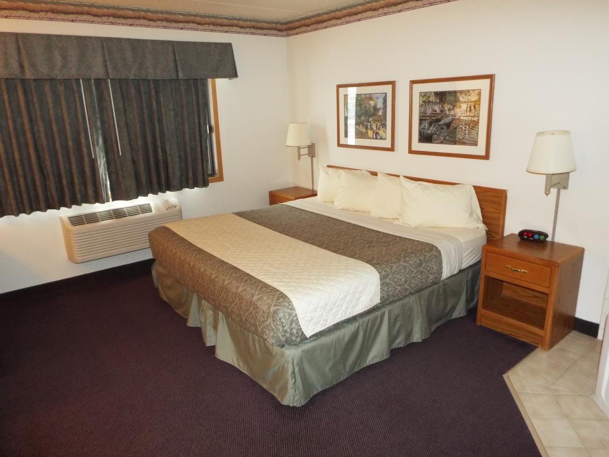 Fairbridge Inn & Suites Thorp Exterior photo