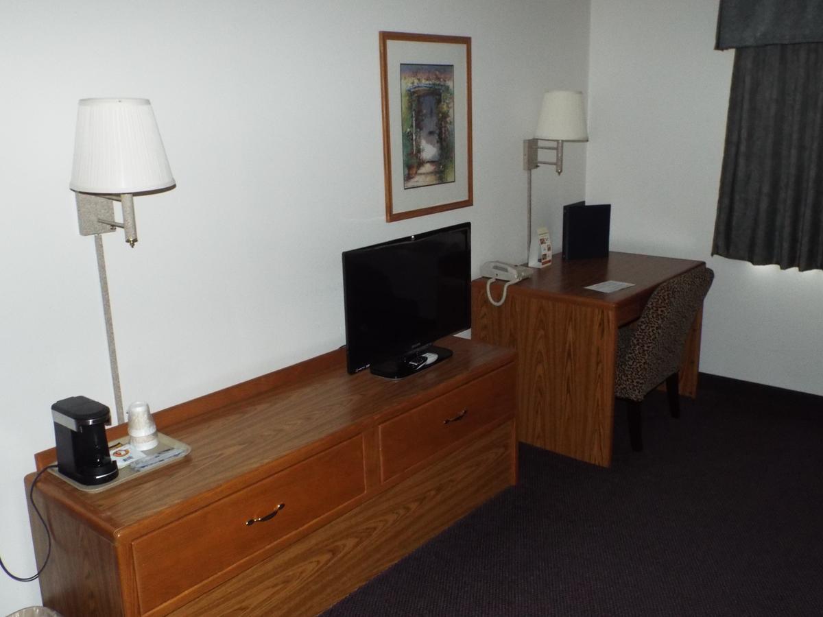Fairbridge Inn & Suites Thorp Exterior photo