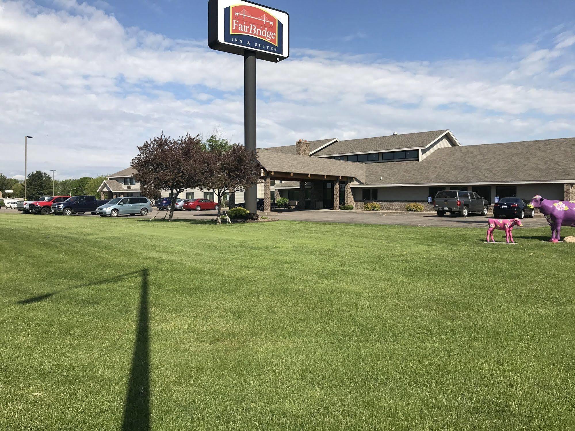 Fairbridge Inn & Suites Thorp Exterior photo