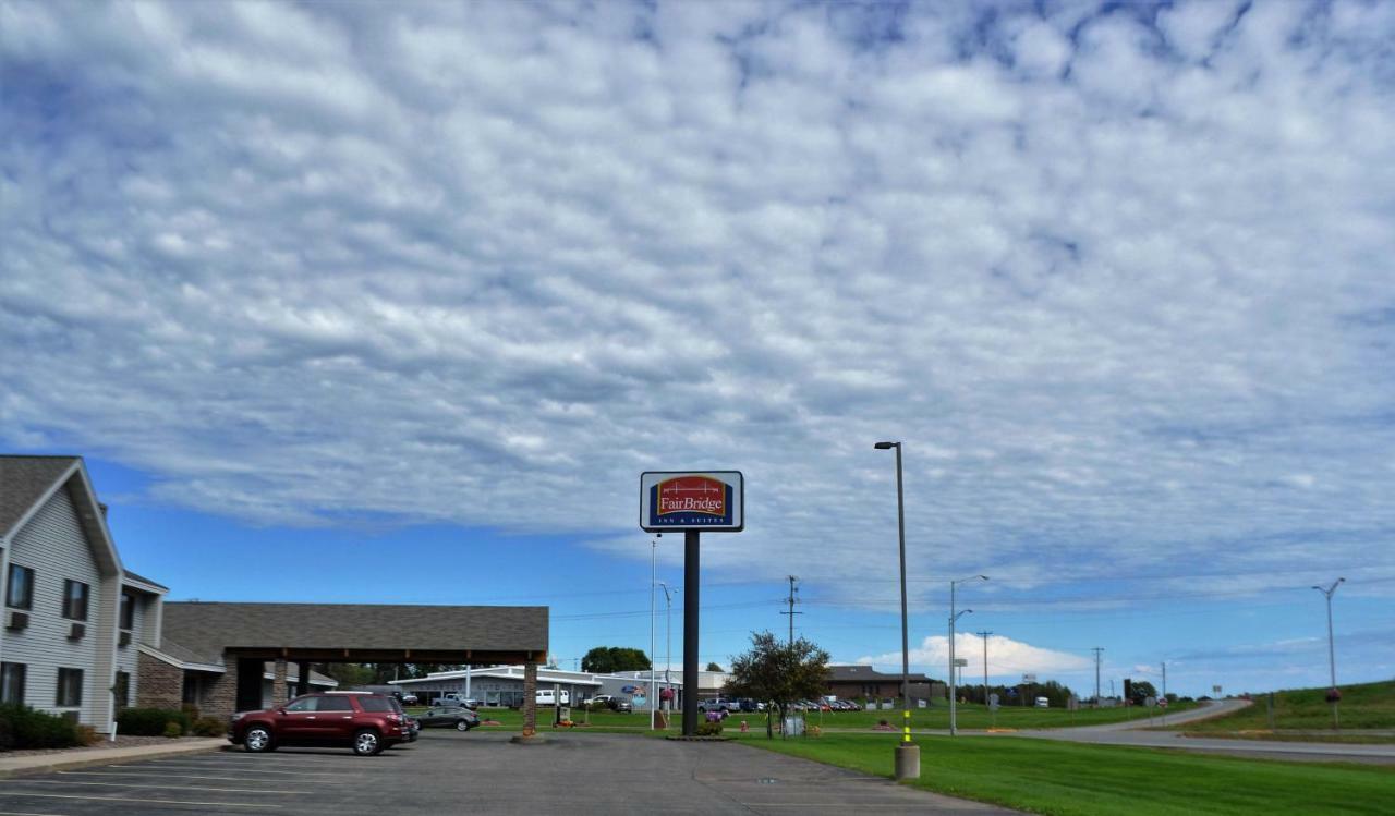 Fairbridge Inn & Suites Thorp Exterior photo